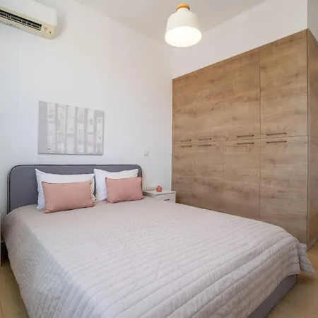 View 301 2 Bed *
